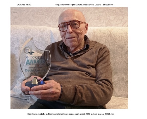 Decio Lucano riceve l'Award 2022 da
                          Ship2Shore